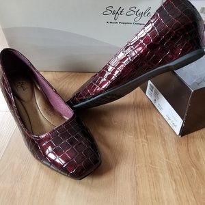 NWT- Women's WINE Hush Puppies Shara